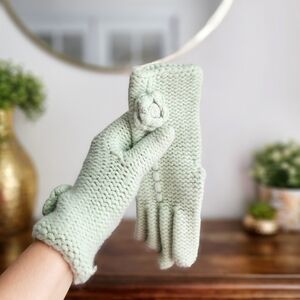 🌿 Mint Green Wool Angora Knit Gloves Floral Detail Berkshire Fashions NWOT